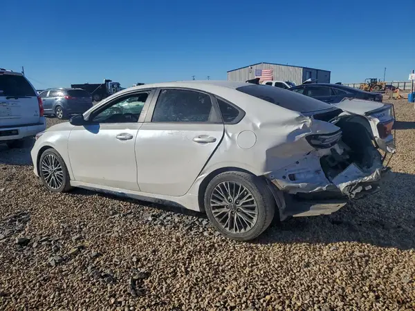 3KPF54AD1RE763069 2024 KIA FORTE - Image 2
