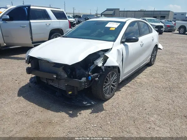 3KPF54AD1RE767848 2024 KIA FORTE - Image 2