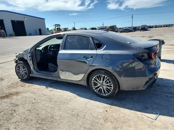 3KPF54AD1RE803957 2024 KIA FORTE - Image 2