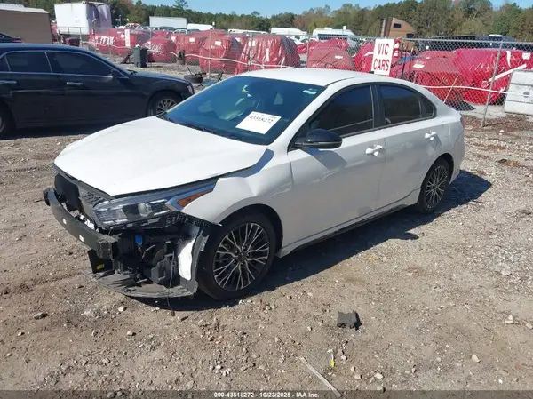 3KPF54AD1RE805613 2024 KIA FORTE - Image 2