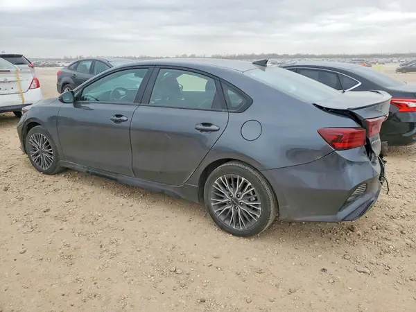 3KPF54AD1RE835288 2024 KIA FORTE - Image 2