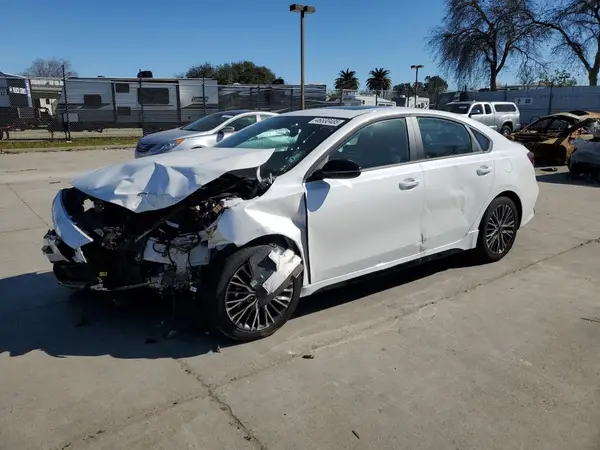 3KPF54AD1RE840877 2024 KIA FORTE - Image 1