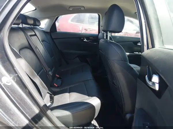 3KPF54AD2KE033449 2019 KIA FORTE - Image 8