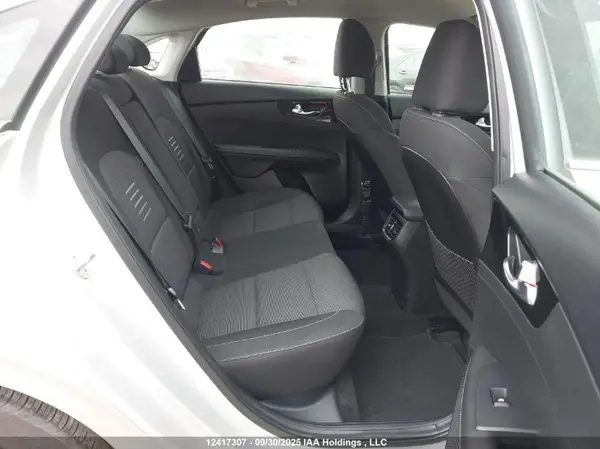 3KPF54AD2KE101247 2019 KIA FORTE - Image 8