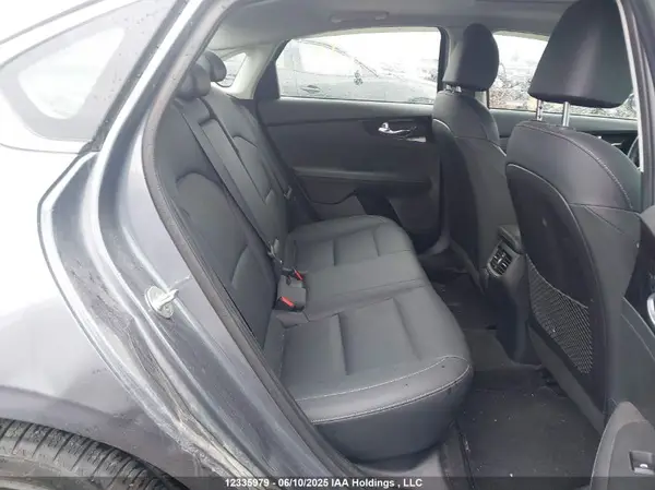 3KPF54AD2KE101734 2019 KIA FORTE - Image 8