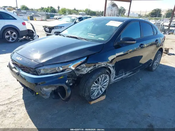 3KPF54AD2NE433080 2022 KIA FORTE - Image 2