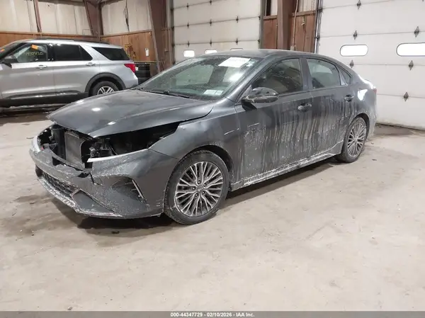 3KPF54AD2NE438084 2022 KIA FORTE - Image 2