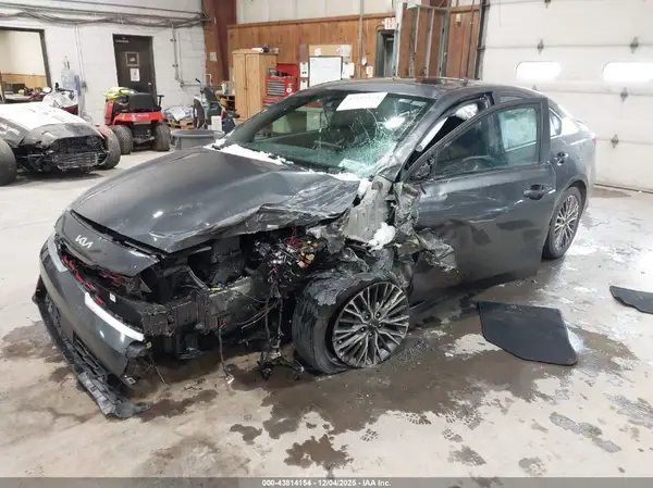 3KPF54AD2NE444886 2022 KIA FORTE - Image 2
