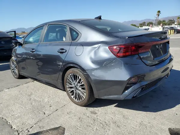 3KPF54AD2NE490590 2022 KIA FORTE - Image 2