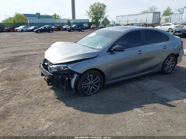 3KPF54AD2NE502835 2022 KIA FORTE - Image 2