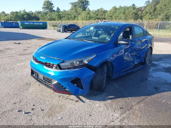 3KPF54AD2PE525700 2023 KIA FORTE - Image 2