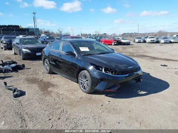 3KPF54AD2PE533568 2023 KIA FORTE - Image 1