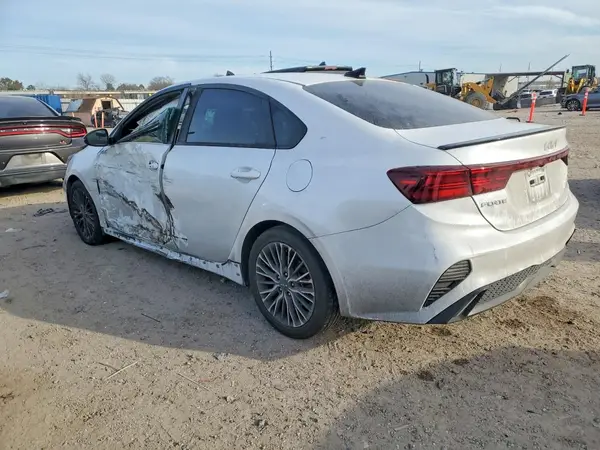 3KPF54AD2PE538768 2023 KIA FORTE - Image 2
