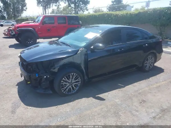 3KPF54AD2PE555926 2023 KIA FORTE - Image 2