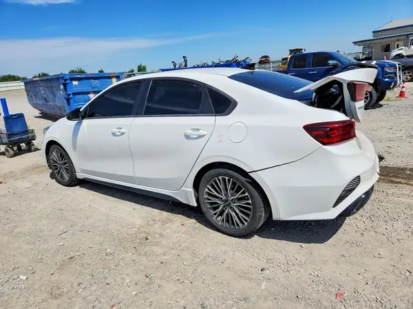 3KPF54AD2PE563640 2023 KIA FORTE - Image 2