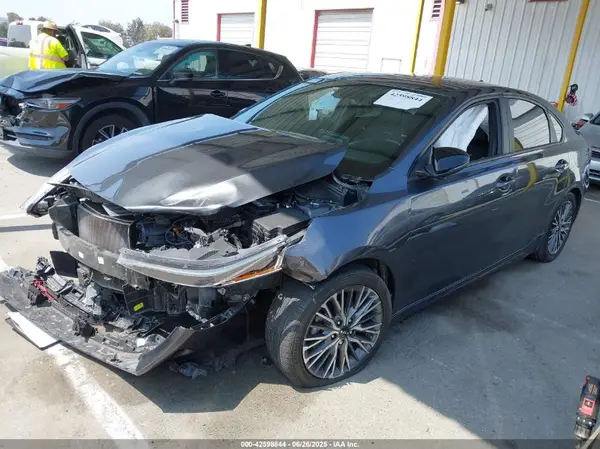 3KPF54AD2PE574301 2023 KIA FORTE - Image 2