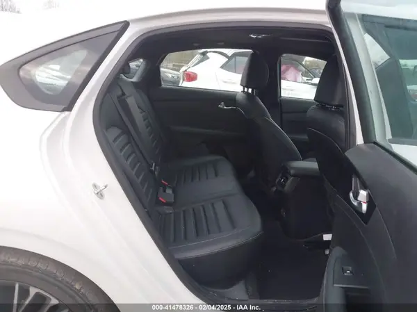 3KPF54AD2PE582818 2023 KIA FORTE - Image 8