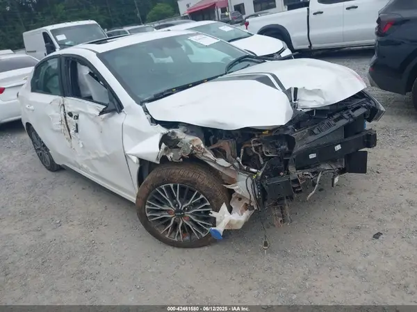 3KPF54AD2PE583712 2023 KIA FORTE - Image 1