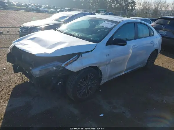 3KPF54AD2PE603926 2023 KIA FORTE - Image 2