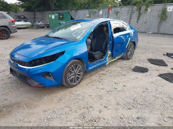 3KPF54AD2PE637283 2023 KIA FORTE - Image 2