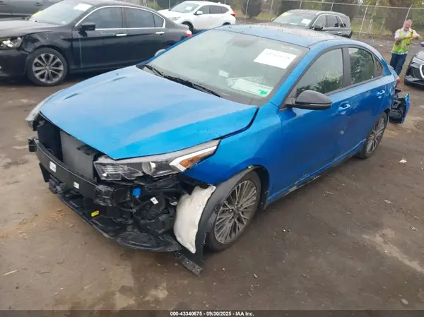 3KPF54AD2PE638627 2023 KIA FORTE - Image 2