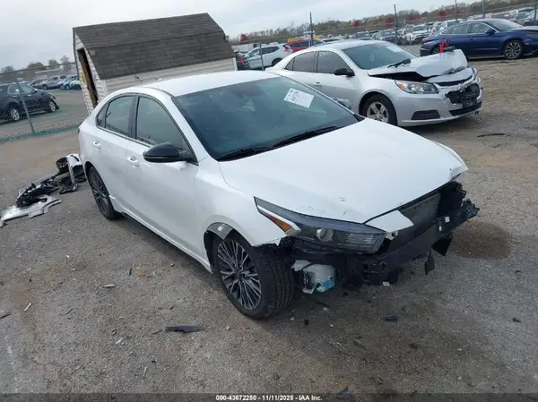 3KPF54AD2PE686869 2023 KIA FORTE - Image 1