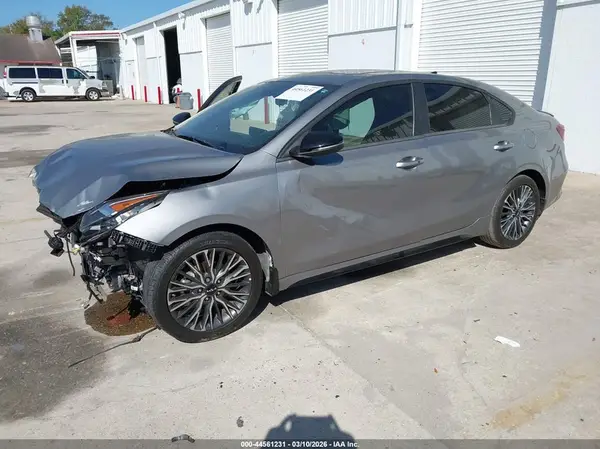 3KPF54AD2RE725303 2024 KIA FORTE - Image 2