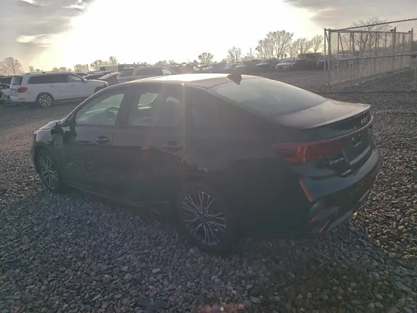 3KPF54AD2RE736978 2024 KIA FORTE - Image 2