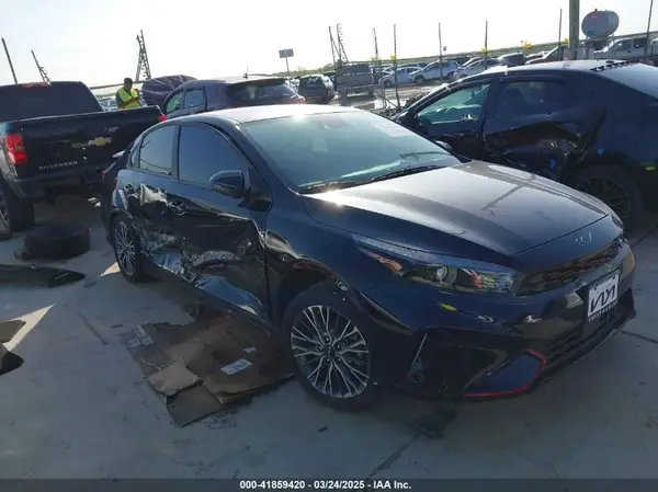 3KPF54AD2RE757992 2024 KIA FORTE - Image 1