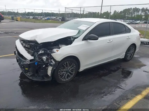 3KPF54AD2RE800601 2024 KIA FORTE - Image 2
