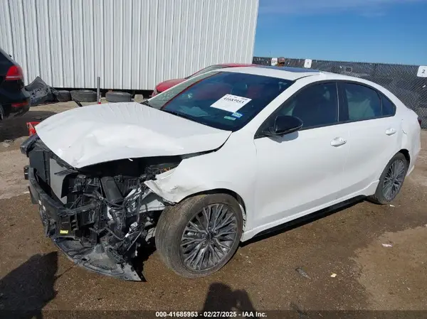 3KPF54AD2RE805393 2024 KIA FORTE - Image 2