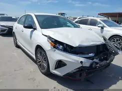 3KPF54AD2RE822744 2024 KIA FORTE