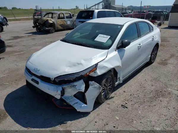 3KPF54AD2RE823635 2024 KIA FORTE - Image 2
