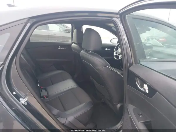 3KPF54AD2RE824784 2024 KIA FORTE - Image 8