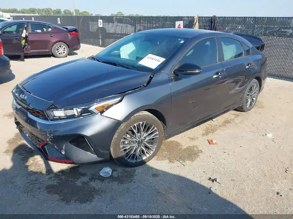 3KPF54AD2RE825384 2024 KIA FORTE - Image 2