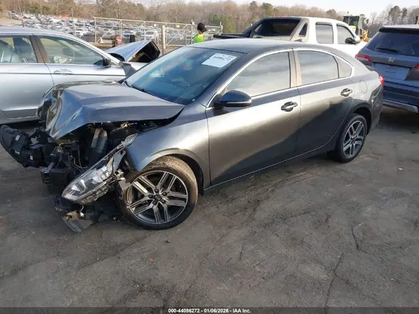 3KPF54AD3KE028406 2019 KIA FORTE - Image 2