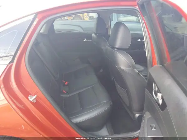 3KPF54AD3KE060451 2019 KIA FORTE - Image 8