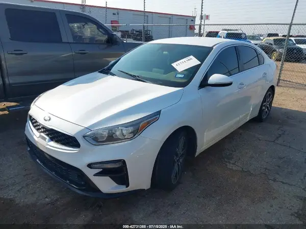 3KPF54AD3KE127257 2019 KIA FORTE - Image 2
