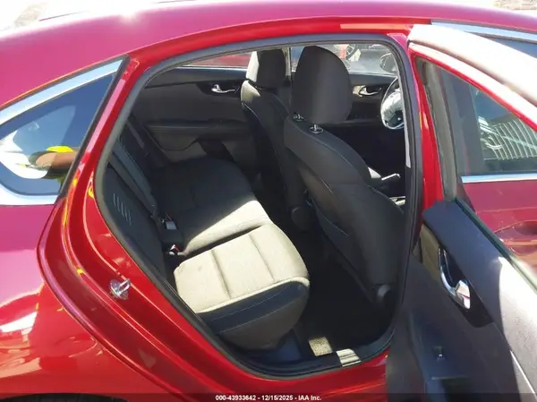 3KPF54AD3ME393140 2021 KIA FORTE - Image 8