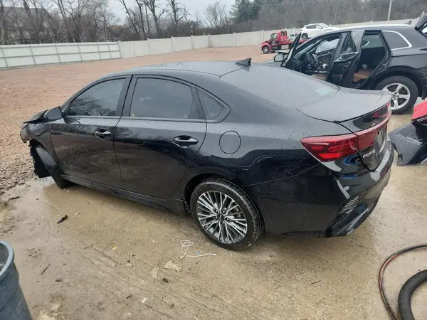 3KPF54AD3NE424100 2022 KIA FORTE - Image 2