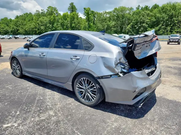 3KPF54AD3NE425876 2022 KIA FORTE - Image 2