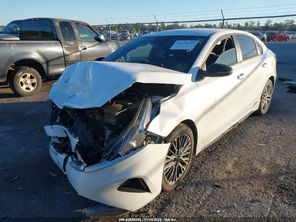 3KPF54AD3NE430656 2022 KIA FORTE - Image 2
