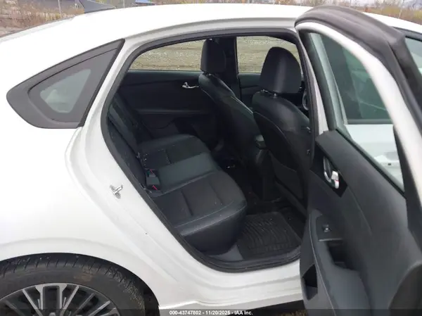 3KPF54AD3NE435341 2022 KIA FORTE - Image 8