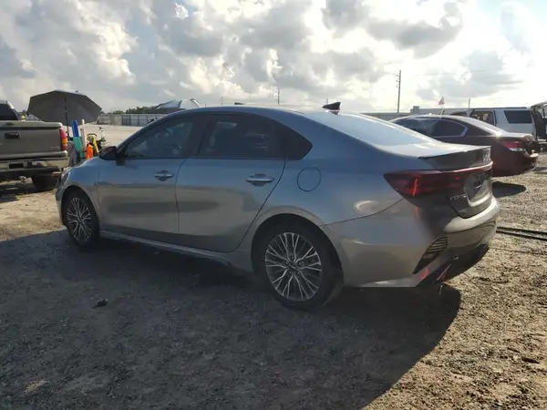 3KPF54AD3NE470526 2022 KIA FORTE - Image 2