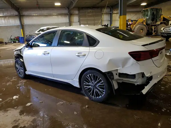 3KPF54AD3NE502908 2022 KIA FORTE - Image 2