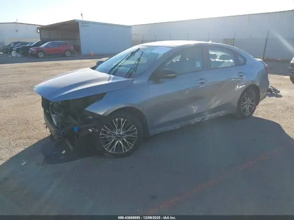 3KPF54AD3NE504156 2022 KIA FORTE - Image 2