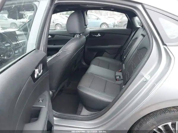 3KPF54AD3PE517802 2023 KIA FORTE - Image 8