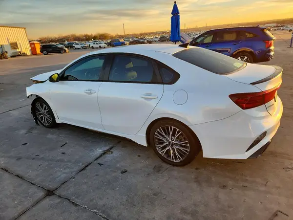 3KPF54AD3PE526368 2023 KIA FORTE - Image 2