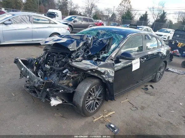 3KPF54AD3PE535684 2023 KIA FORTE - Image 2