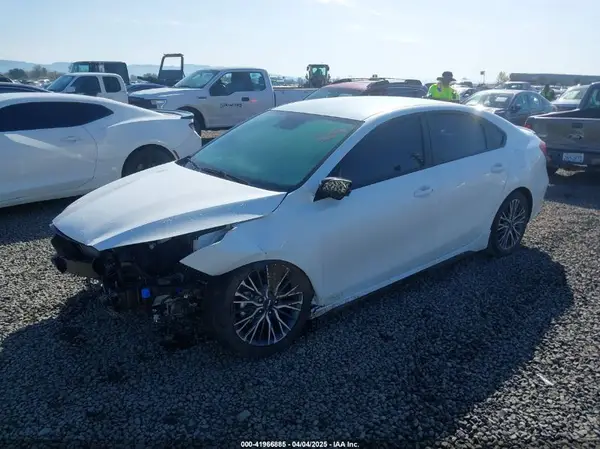 3KPF54AD3PE587784 2023 KIA FORTE - Image 2